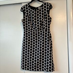 Vintage Sleeveless Sheath Dress By Worthington.  Size 6  Black & White